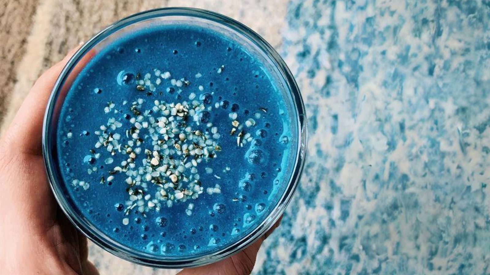 Blue Dream Smoothie featuring BlueMAJIK powder and BrainON powder.